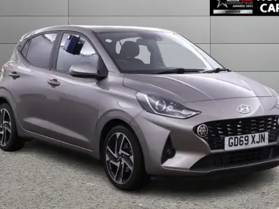 Usado Hyundai i10 Premium 67 CV (49 kW) 2020 Marrón Utilitario