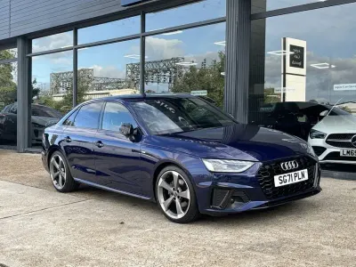 Begagnad Audi A4 Black Edition 190 HK (139 kW) 2021 Blå Sedan