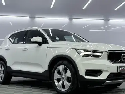Used Volvo XC40 Momentum 163 HP (119 kW) 2021 White SUV