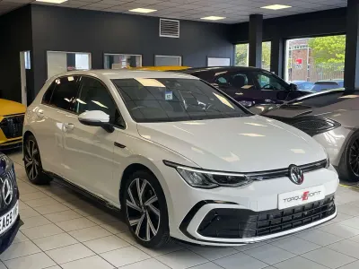 Usado VW Golf VII R-line 150 HP (110 kW) 2021 Branco Citadino