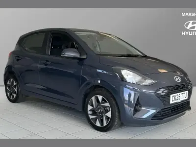 Käytetty Hyundai i10 Advanced 63 HP (46 kW) 2025 Harmaa Viistoperä