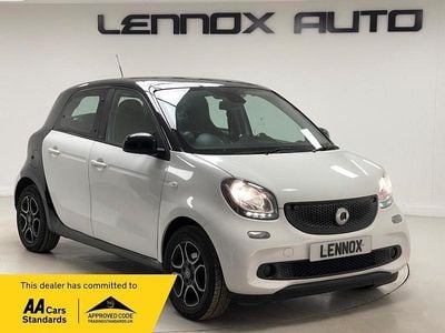 Used Smart ForFour Premium 71 HP (52 kW) 2017 White Hatchback