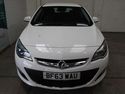 Used Vauxhall Astra Elite 165 HP (121 kW) 2013 White Hatchback