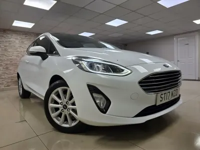 Usado Ford Fiesta Titanium 100 CV (73 kW) 2017 Blanco Utilitario