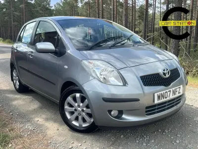 Używany Toyota Yaris 85 KM (62 kW) 2007 Srebrny Hatchback