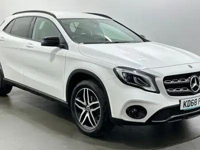 Used Mercedes GLA180 Urban 122 HP (89 kW) 2019 White SUV