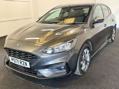Begagnad Ford Focus ST-Line 125 HK (91 kW) 2021 Grå Halvkombi