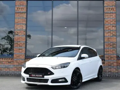 Used Ford Focus ST 250 HP (183 kW) 2018 White Hatchback