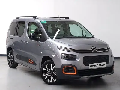 Używany Citroën Berlingo XTR 100 kW (136 KM) 2023 Szary Minivan