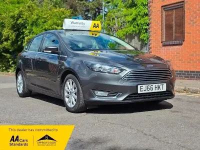 Begagnad Ford Focus Titanium 2016 Grå Halvkombi