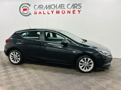Used Vauxhall Astra Design Edition 100 HP (73 kW) 2016 Black Hatchback