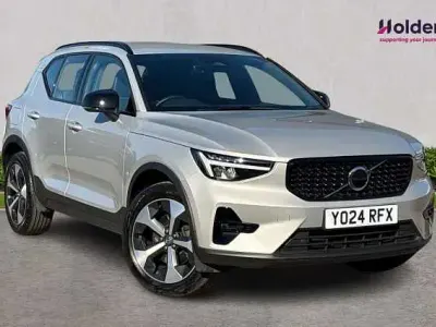 Usado Volvo XC40 Plus 163 CV (119 kW) 2024 Plateado SUV