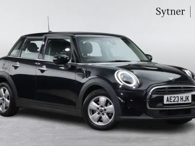 Begagnad Mini Cooper Classic 134 HK (98 kW) 2023 Svart Halvkombi