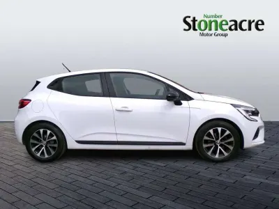 Used Renault Clio Evolution 90 HP (66 kW) 2023 White Hatchback