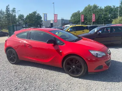 Begagnad Vauxhall Astra GTC Sport 2012 Röd Halvkombi