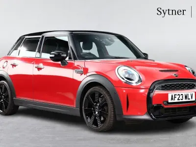 Używany Mini Cooper S Exclusive 176 KM (129 kW) 2023 Czerwony Hatchback