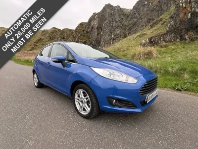 Używany Ford Fiesta Zetec 105 KM (77 kW) 2013 Niebieski Hatchback