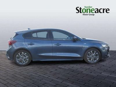 Begagnad Ford Focus ST-Line 123 HK (90 kW) 2023 Blå Halvkombi