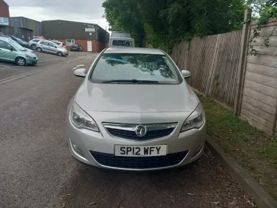 Used Vauxhall Astra Excite 115 HP (84 kW) 2012 Silver Hatchback