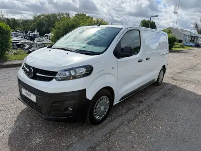 Used Vauxhall Vivaro 100 kW (136 HP) 2022 White MPV