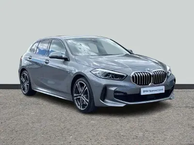 Usado BMW 120 M Sport 187 CV (137 kW) 2023 Gris Utilitario