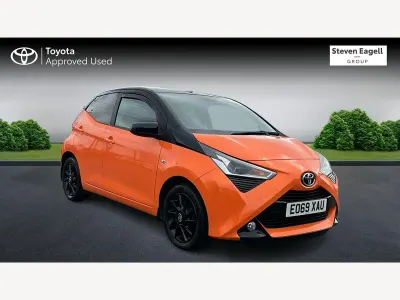 Used Toyota Aygo X-cite 72 HP (52 kW) 2019 Orange Hatchback