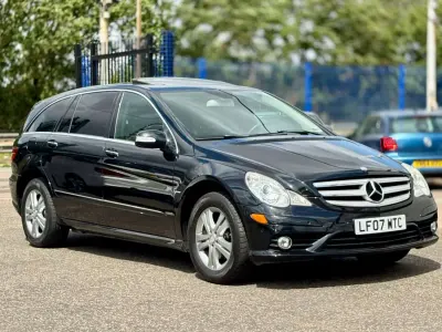 Käytetty Mercedes R350 SE 272 HP (200 kW) 2007 Musta Tila-auto