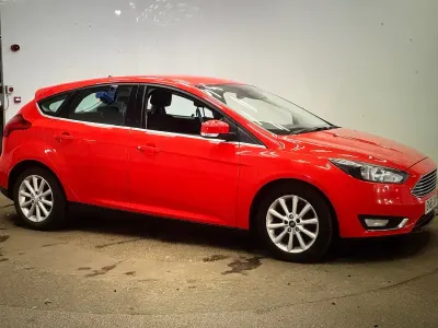 Used Ford Focus Titanium 125 HP (91 kW) 2015 Red Hatchback