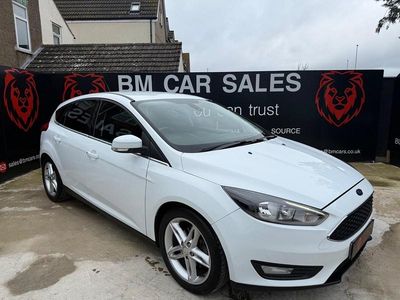 Used Ford Focus Zetec 125 HP (91 kW) 2015 White Hatchback