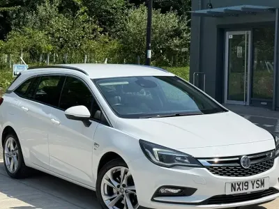 Used Vauxhall Astra SRi 136 HP (100 kW) 2019 White Estate