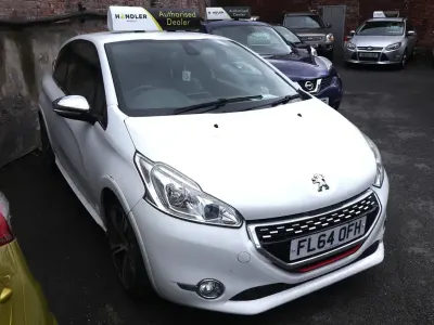 Begagnad Peugeot 208 GTi 200 HK (147 kW) 2015 Vit Halvkombi