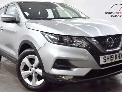 Used Nissan Qashqai Acenta Premium 115 HP (84 kW) 2019 Silver SUV