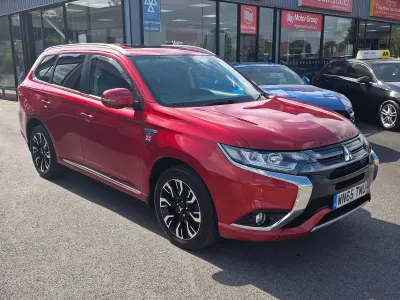 Used Mitsubishi Outlander P-HEV 200 HP (147 kW) 2015 Red Estate