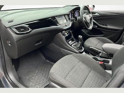 Used Vauxhall Astra SRi 134 HP (98 kW) 2017 Grey Estate