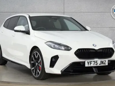 Begagnad BMW 120 M Sport 168 HK (123 kW) 2025 Vit Halvkombi