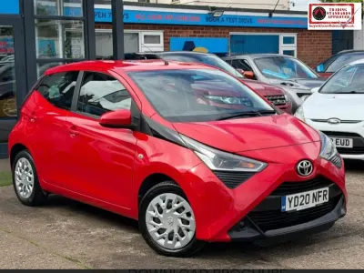 Gebraucht Toyota Aygo X-play 71 PS (52 kW) 2020 Rot Kleinwagen