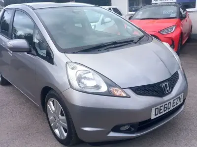 Begagnad Honda Jazz EX 100 HK (73 kW) 2010 Silver Halvkombi