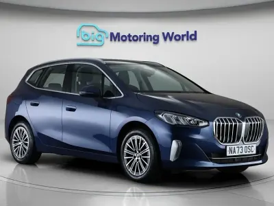 Begagnad BMW 225 Luxury Line 245 HK (180 kW) 2023 Blå Minibuss