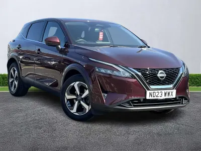 Used Nissan Qashqai N-Connecta 140 HP (102 kW) 2023 Red SUV