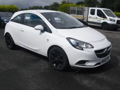 Used Vauxhall Corsa SRi 75 HP (55 kW) 2016 White Hatchback
