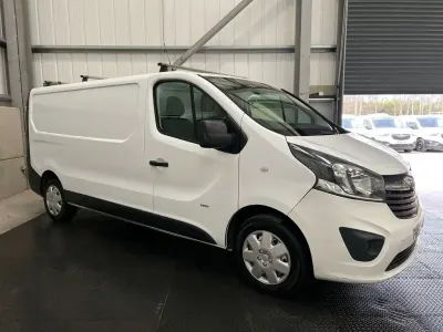 Used Vauxhall Vivaro 115 HP (84 kW) 2015 White