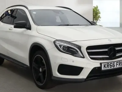 Käytetty Mercedes GLA220 AMG line 177 HP (130 kW) 2016 Valkoinen Katumaasturi