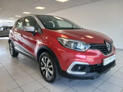 Used Renault Captur Play 90 HP (66 kW) 2018 Red SUV