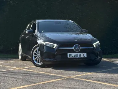 Käytetty Mercedes A180 Executive 116 HP (85 kW) 2019 Musta Viistoperä