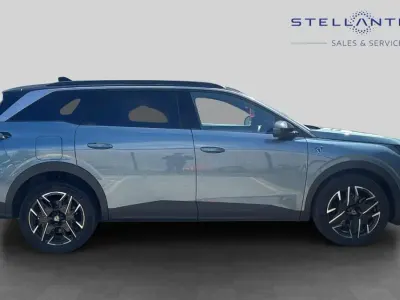 Second-hand Peugeot 5008 GT 134 CP (98 kW) 2025 Albastru SUV