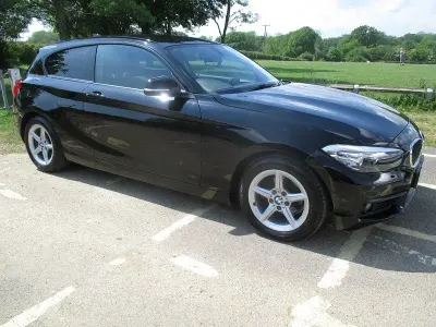 Begagnad BMW 116 Efficient Dynamics 2015 Svart Halvkombi
