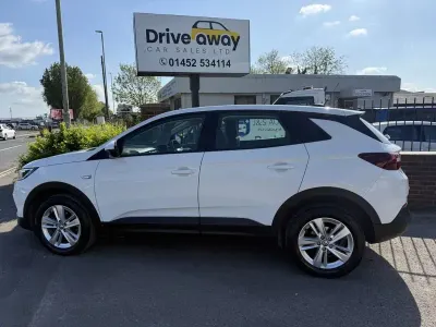 Second-hand Vauxhall Grandland X S 130 CP (95 kW) 2019 Alb SUV