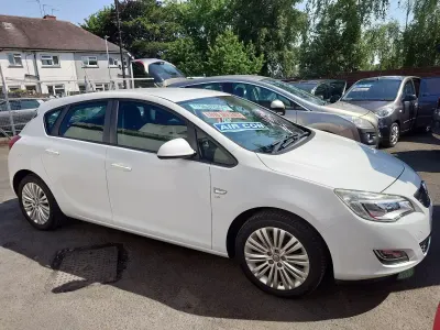 Used Vauxhall Astra Excite 2011 White Hatchback