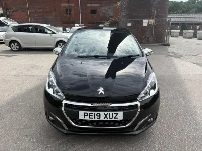 Used Peugeot 208 Signature Sky 2019 Black Hatchback