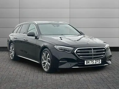 Usado Mercedes E220 Premium 194 HP (142 kW) 2026 Preto Carrinha